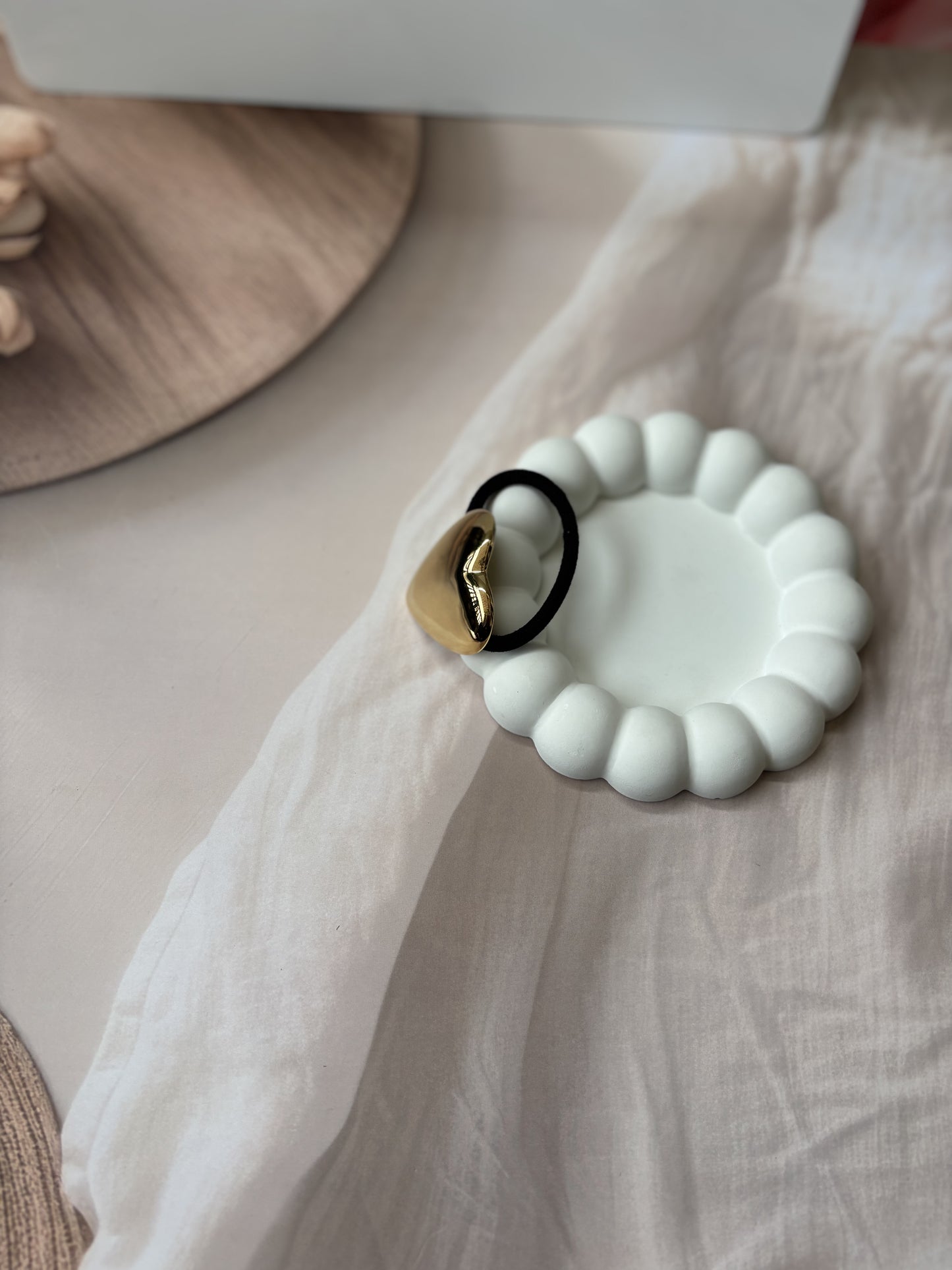 Heart motif hair tie