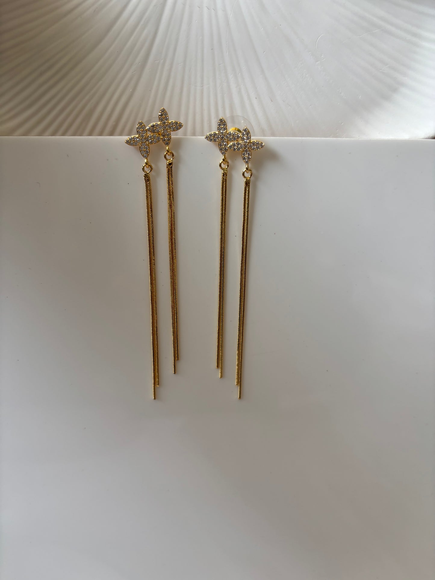 Quadraleaf AD stone long tasssel earrings