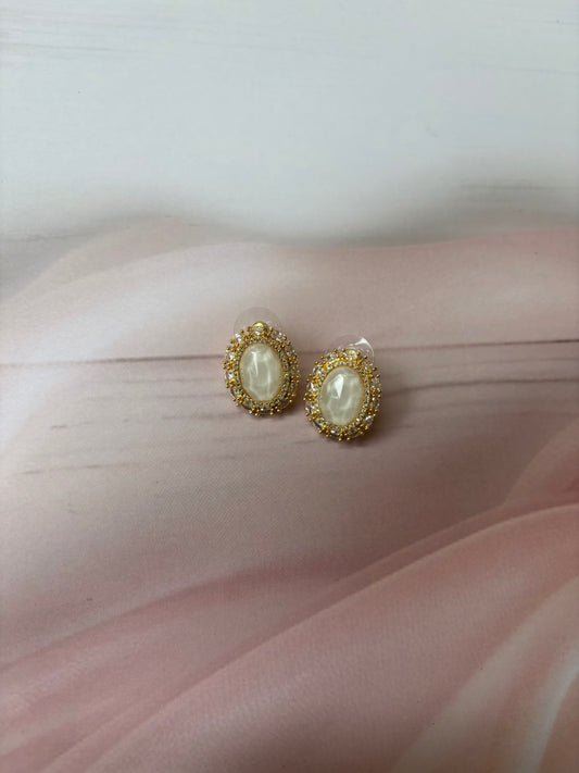 Mother of pearl Oval studs