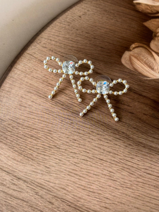 Big Pearly bow studs