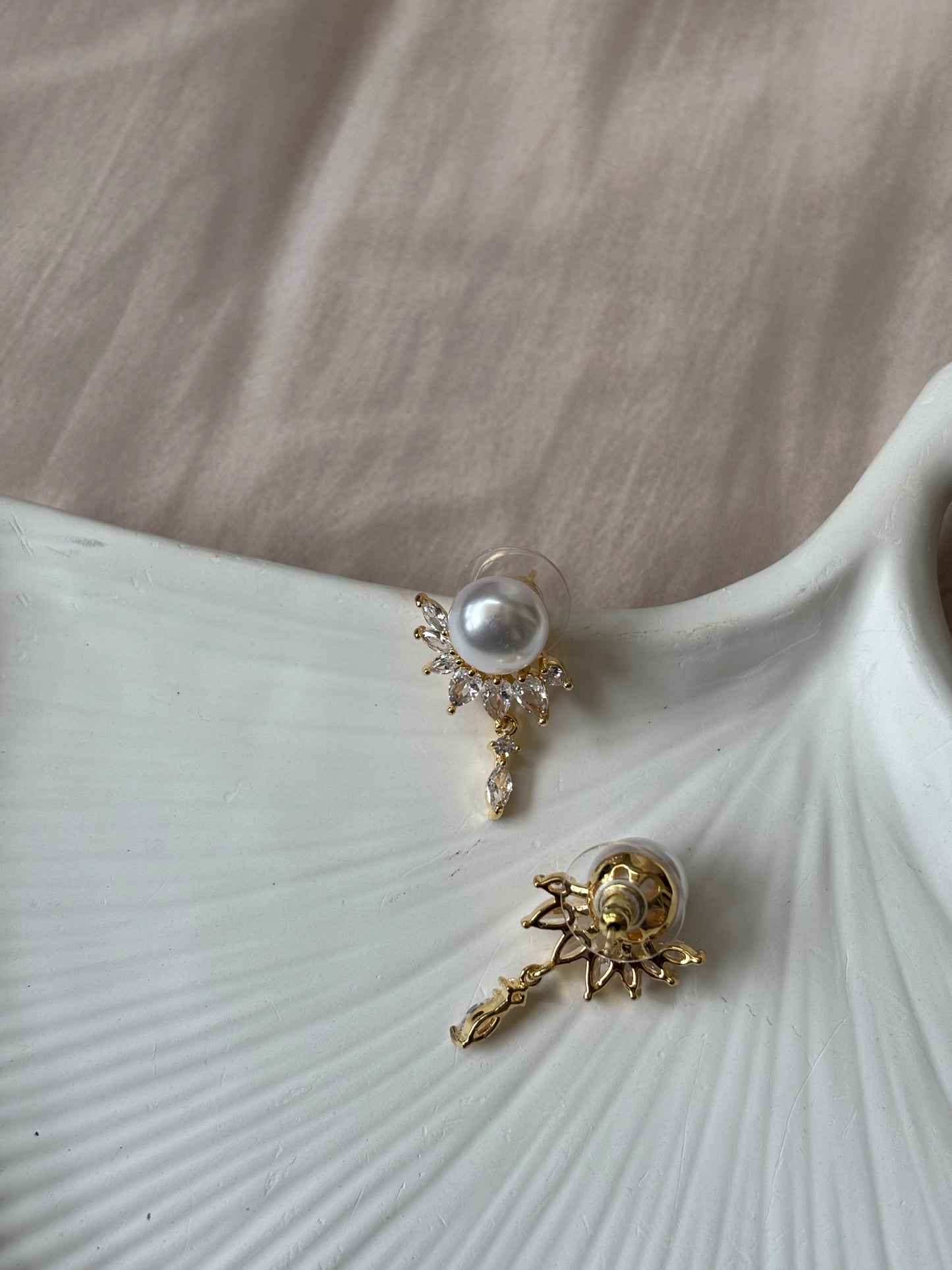 White Sunshine pearl studs